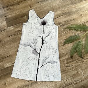 Modern Boutique reversible dress sleeveless v neck stretchy shift dress